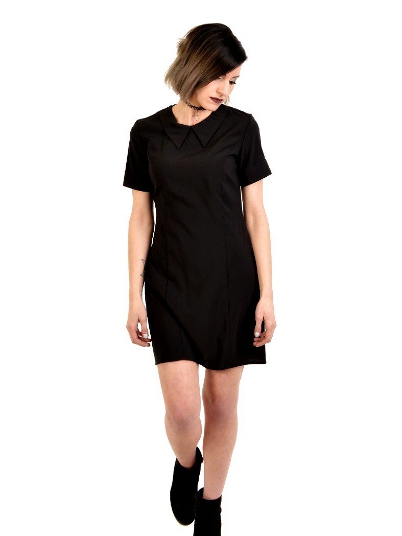 short sleeve point collaared black dress
